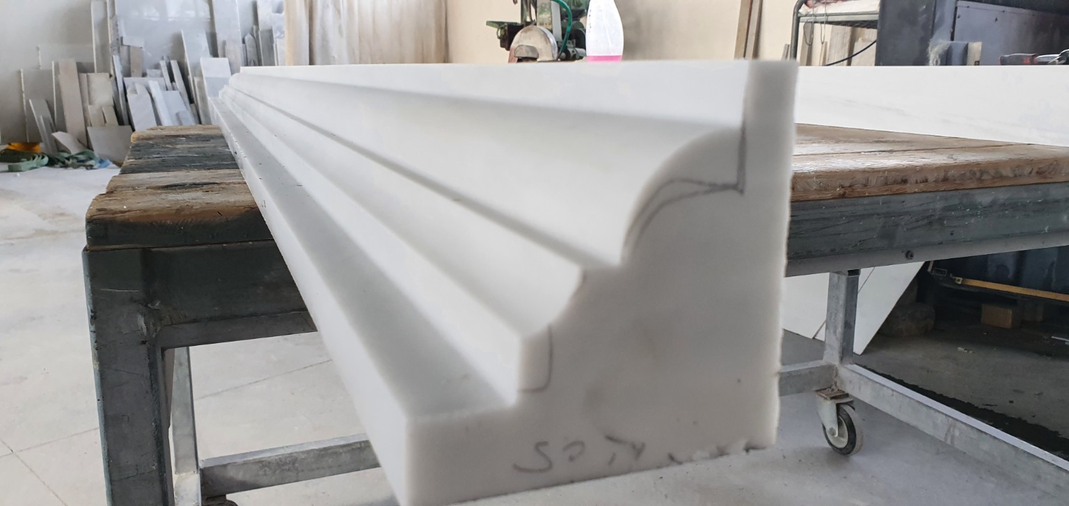 Profilo di una cornice sagomata in marmo